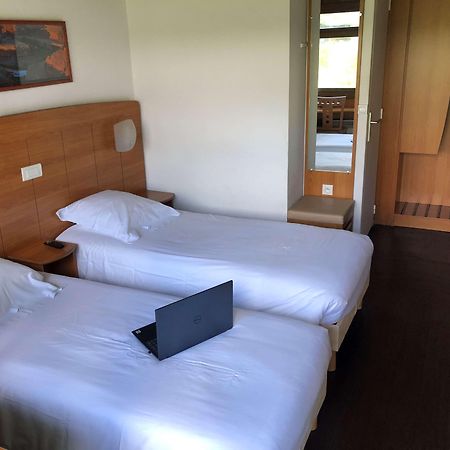 กีริอ๊าด แร็ง ปาร์ก เด เอกซ์โปซิยง Hotel แร็งส์ ภายนอก รูปภาพ