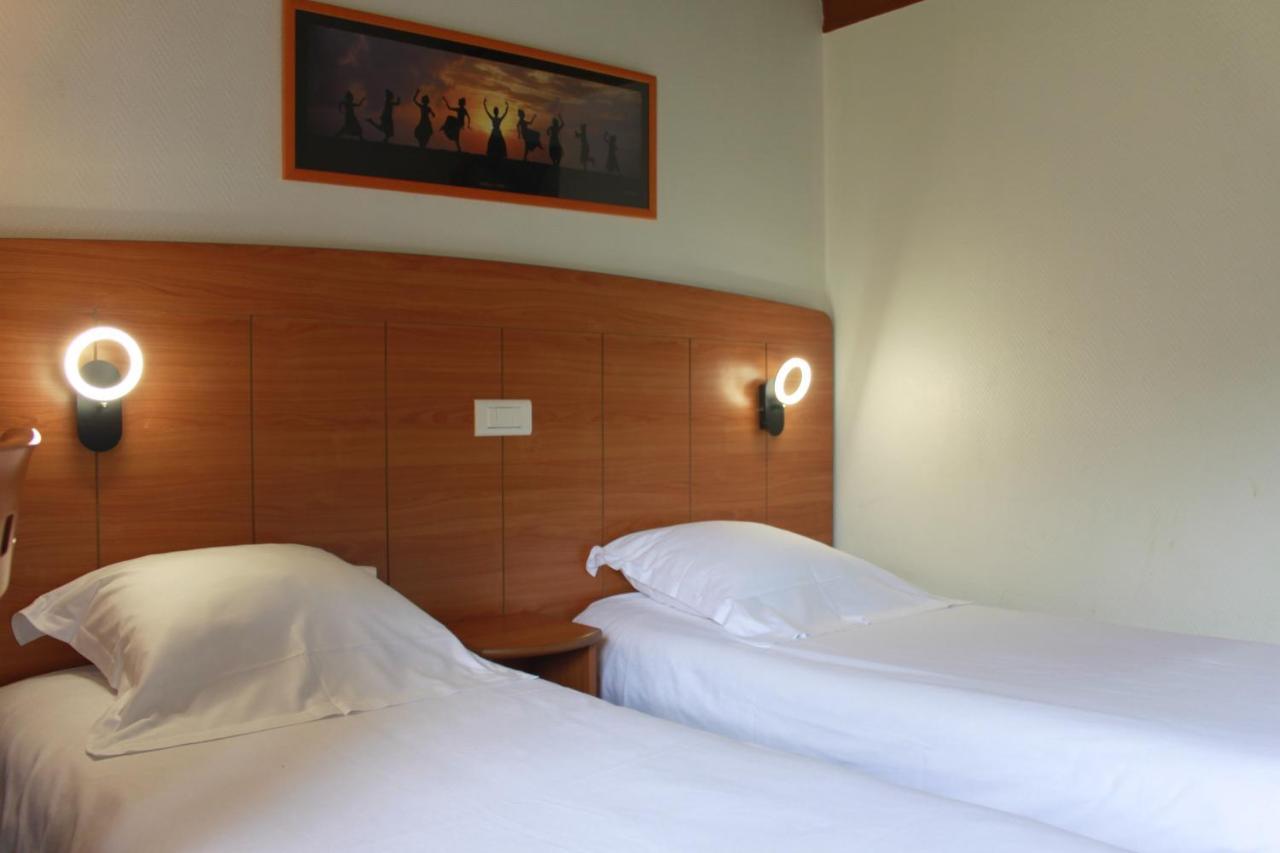 กีริอ๊าด แร็ง ปาร์ก เด เอกซ์โปซิยง Hotel แร็งส์ ภายนอก รูปภาพ