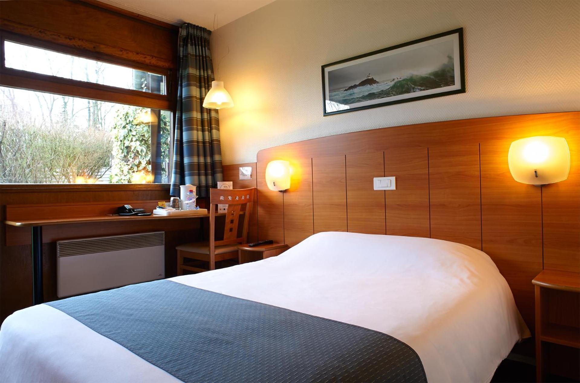 กีริอ๊าด แร็ง ปาร์ก เด เอกซ์โปซิยง Hotel แร็งส์ ภายนอก รูปภาพ