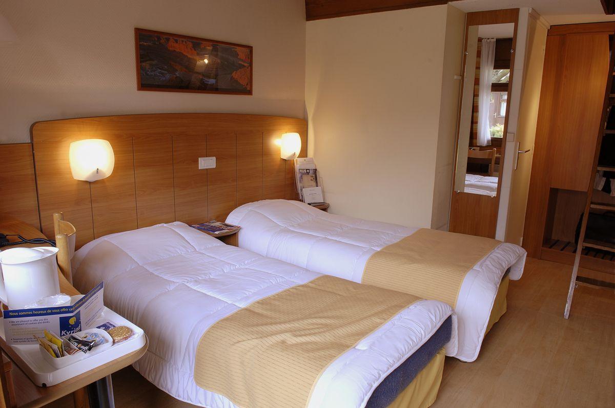 กีริอ๊าด แร็ง ปาร์ก เด เอกซ์โปซิยง Hotel แร็งส์ ภายนอก รูปภาพ
