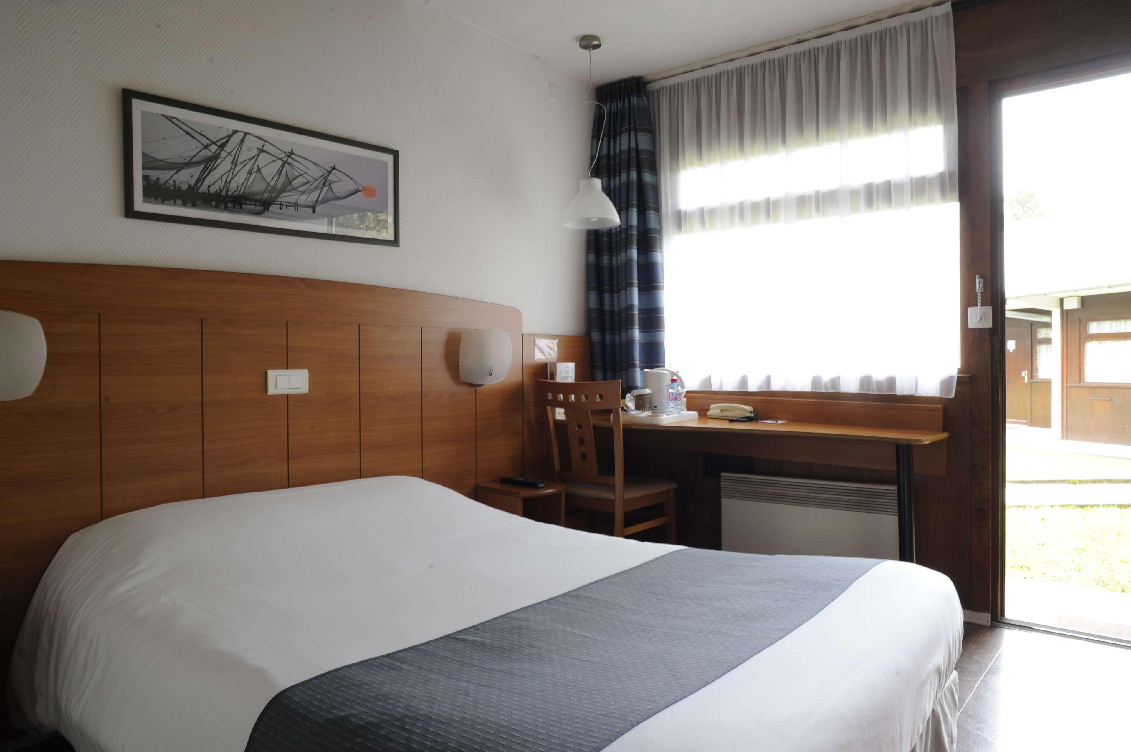 กีริอ๊าด แร็ง ปาร์ก เด เอกซ์โปซิยง Hotel แร็งส์ ภายนอก รูปภาพ