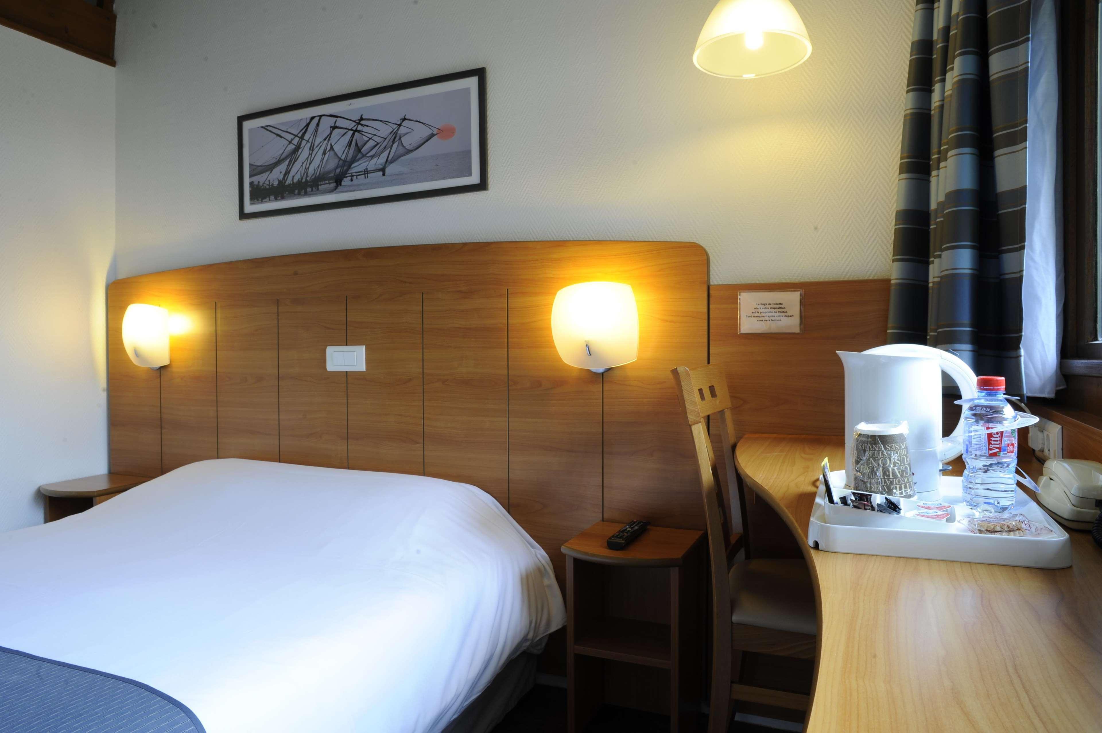 กีริอ๊าด แร็ง ปาร์ก เด เอกซ์โปซิยง Hotel แร็งส์ ภายนอก รูปภาพ