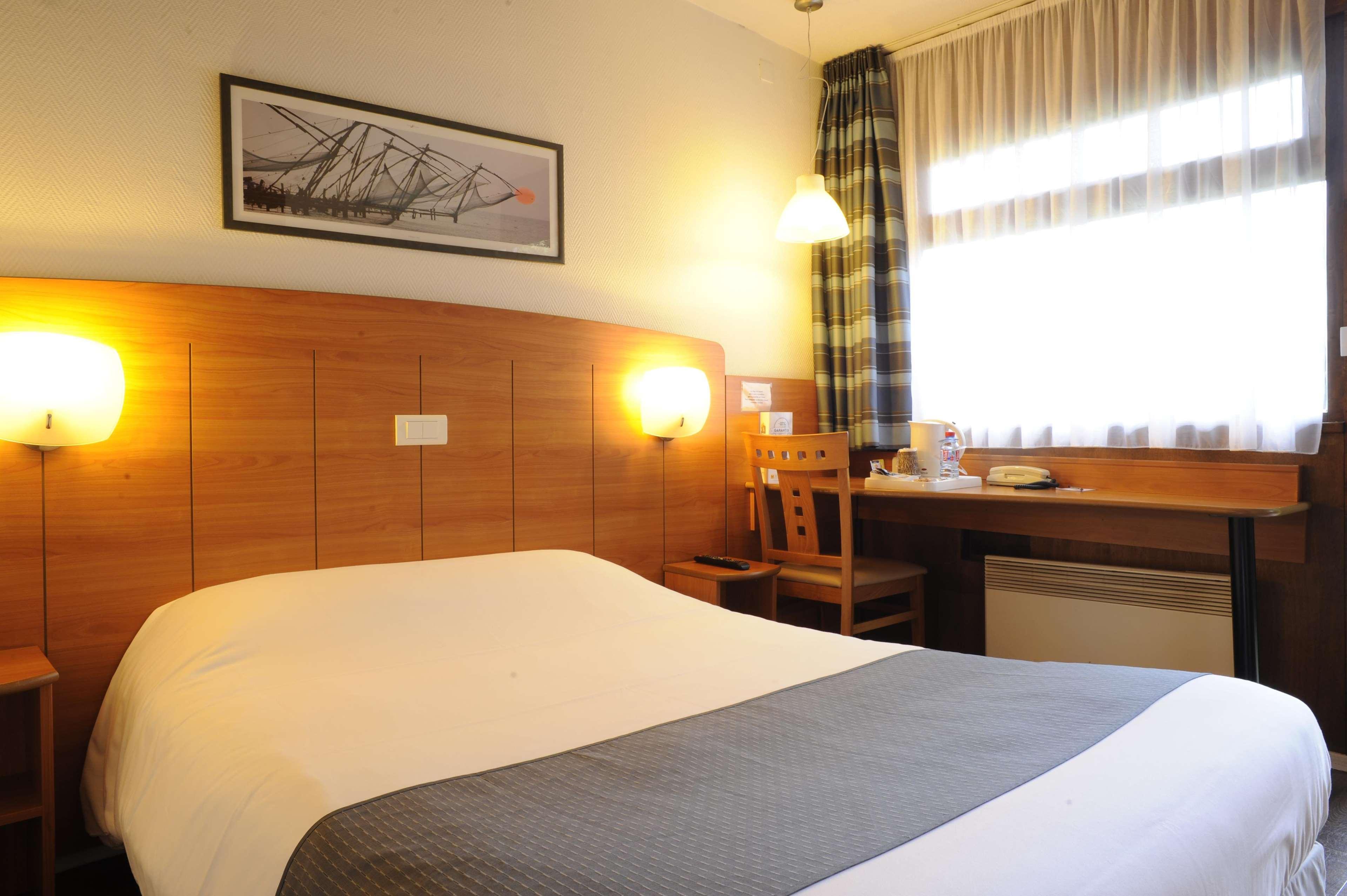 กีริอ๊าด แร็ง ปาร์ก เด เอกซ์โปซิยง Hotel แร็งส์ ภายนอก รูปภาพ