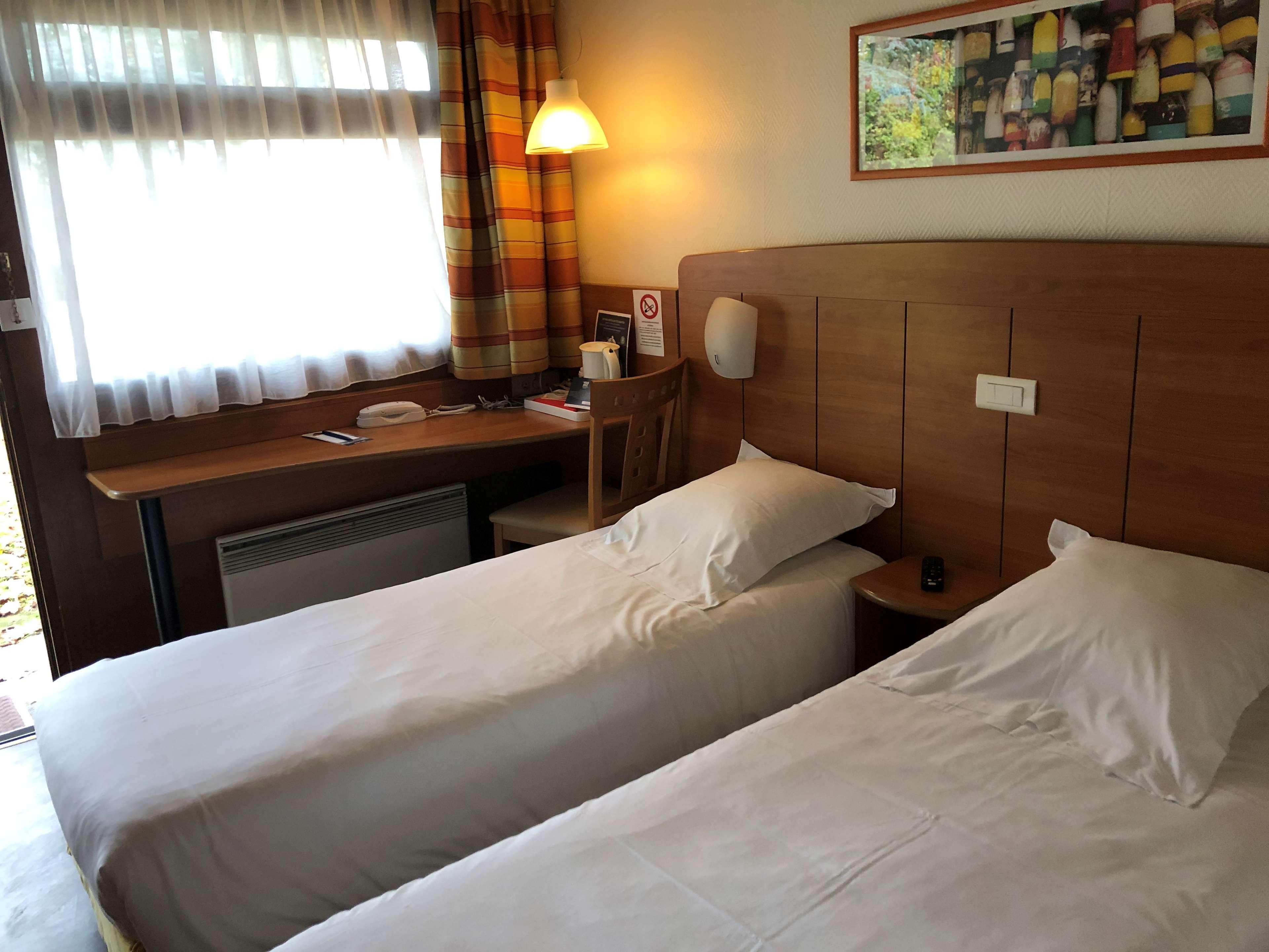 กีริอ๊าด แร็ง ปาร์ก เด เอกซ์โปซิยง Hotel แร็งส์ ภายนอก รูปภาพ