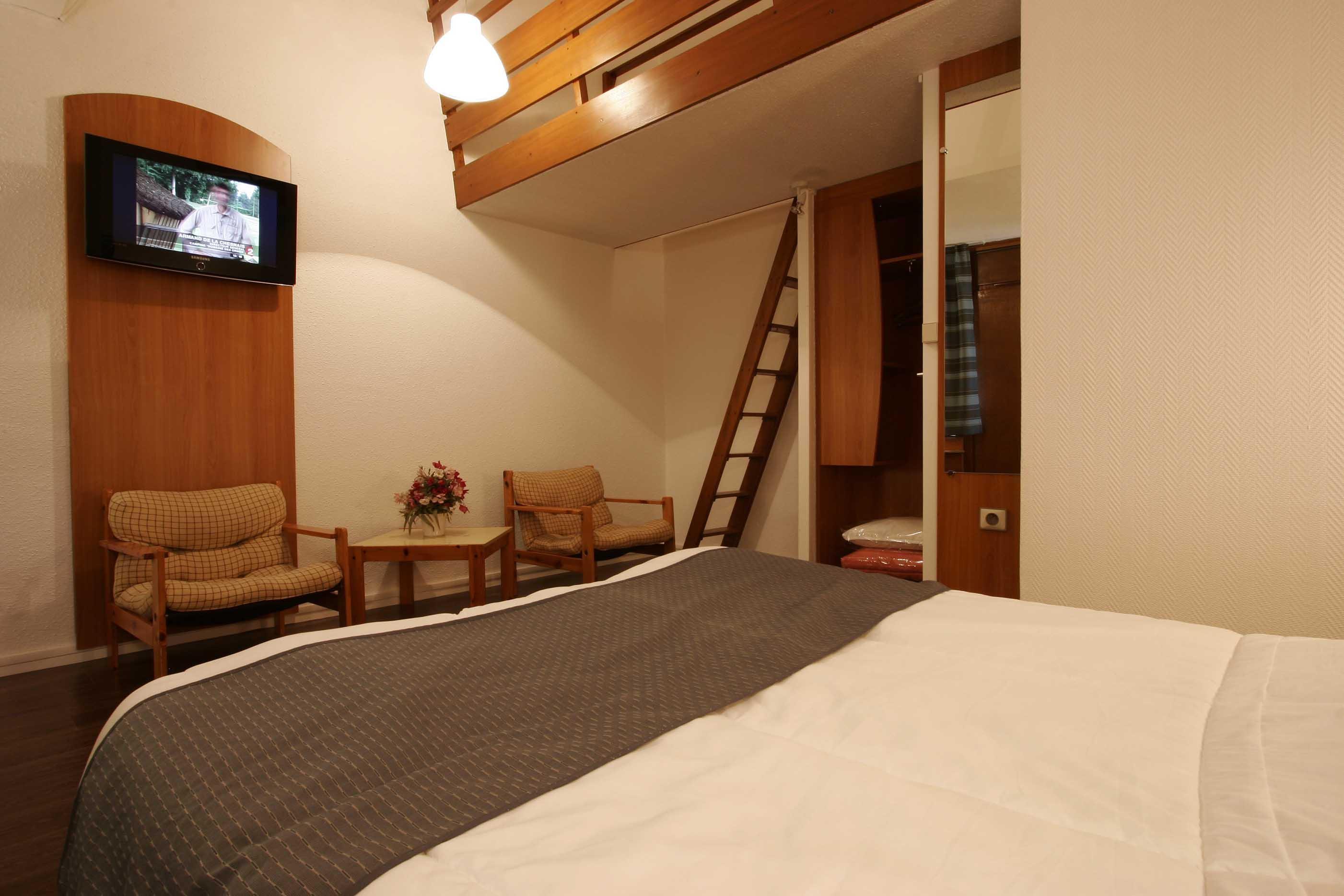 กีริอ๊าด แร็ง ปาร์ก เด เอกซ์โปซิยง Hotel แร็งส์ ภายนอก รูปภาพ