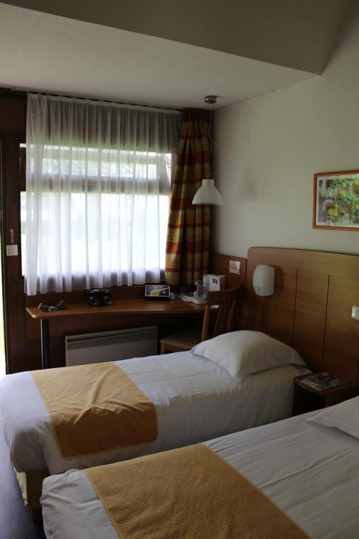 กีริอ๊าด แร็ง ปาร์ก เด เอกซ์โปซิยง Hotel แร็งส์ ภายนอก รูปภาพ